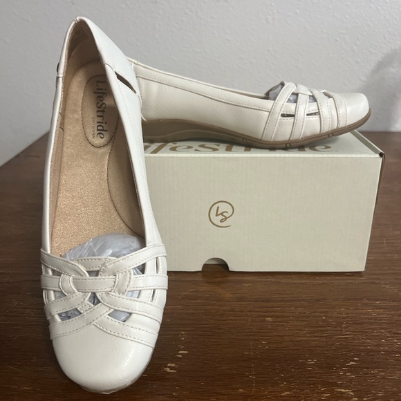 Life Stride Shoes - LifeStride Diverse Flats White Sand 7.5W Wide NIB